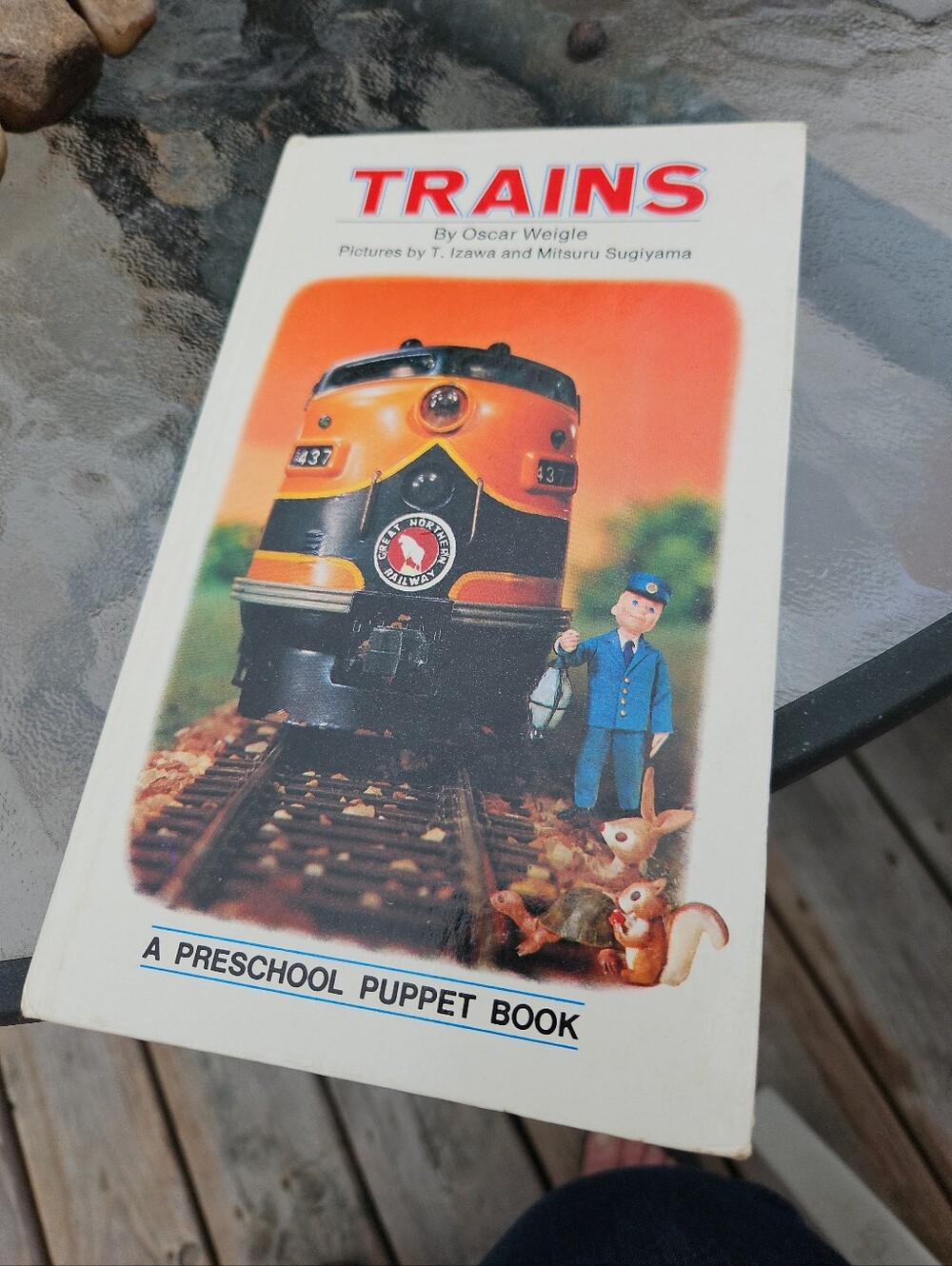 Trains - A Preschool Puppet Book  Oscar Weigle